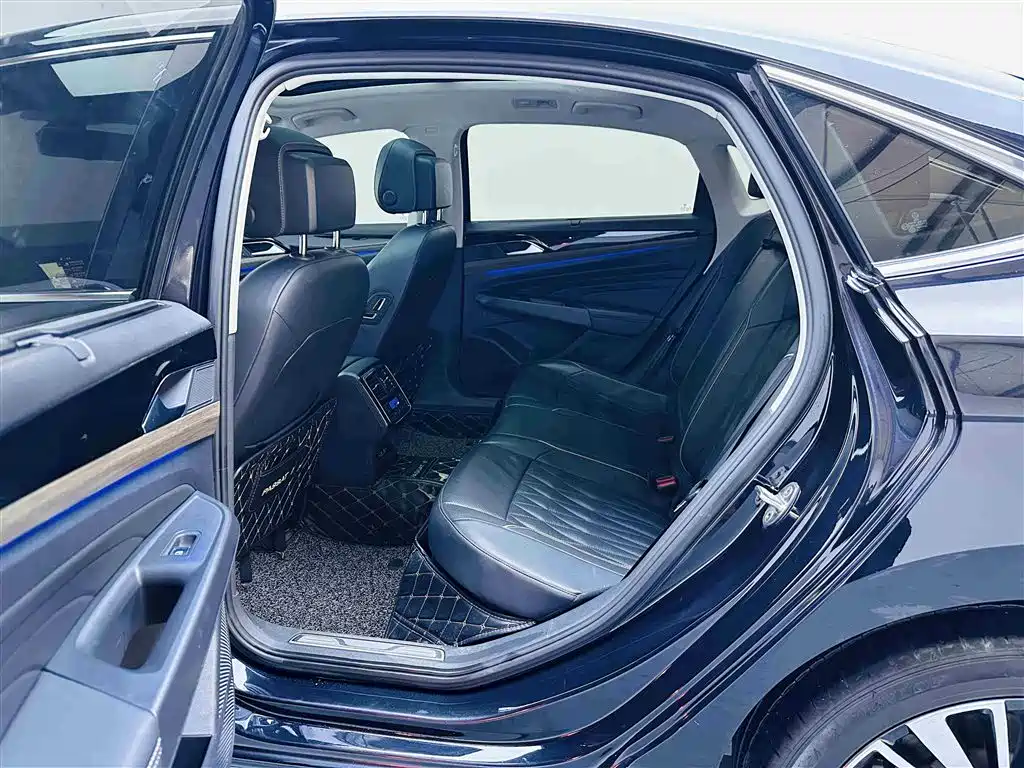 Volkswagen Passat 2019 — фото 15