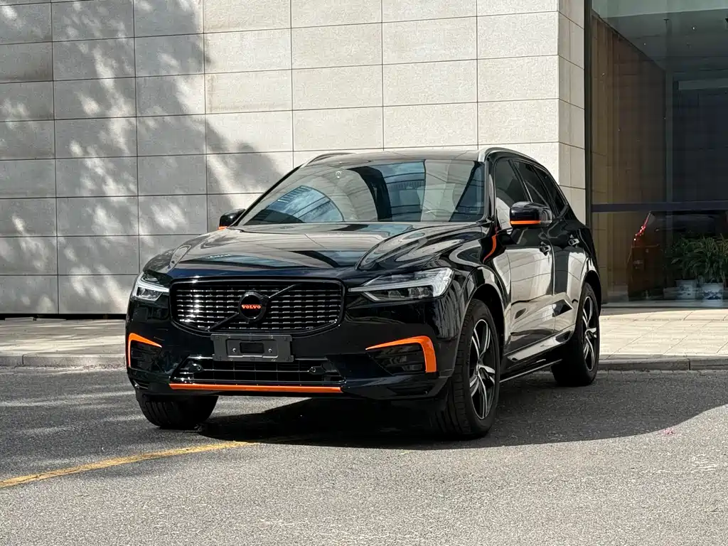 Volvo XC60 2019 — фото 1