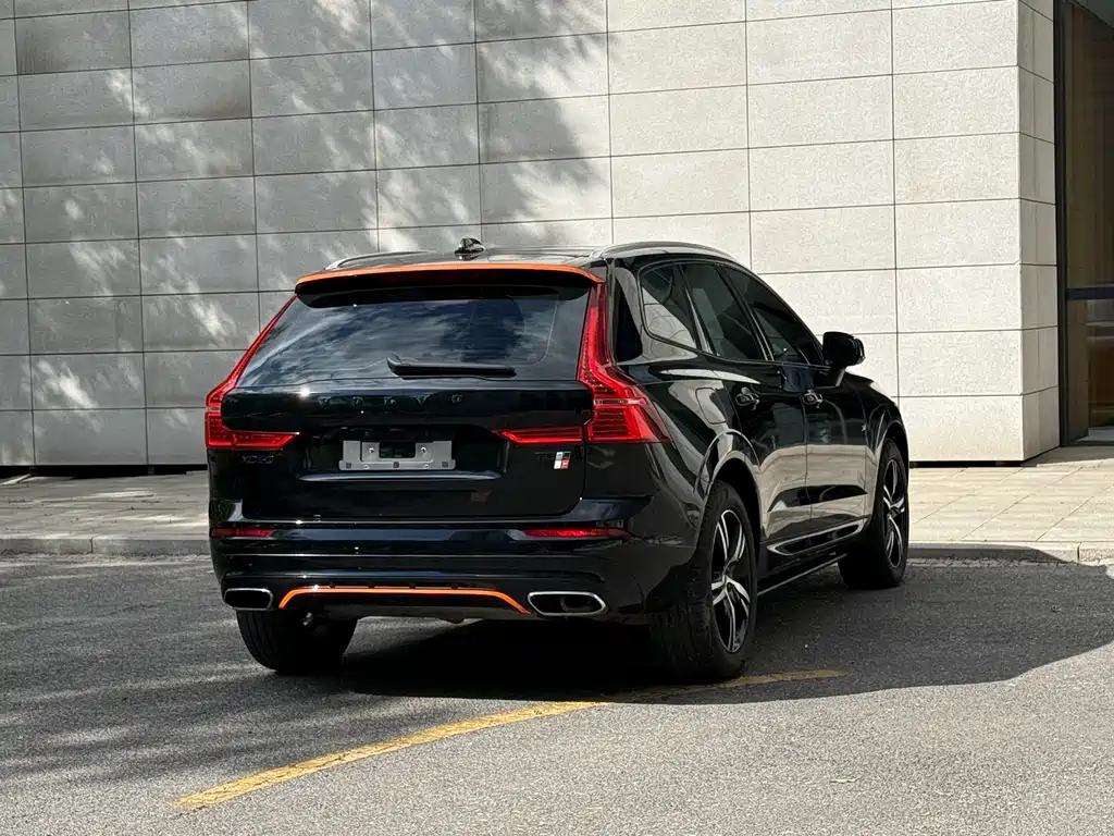 Volvo XC60 2019 — фото 18