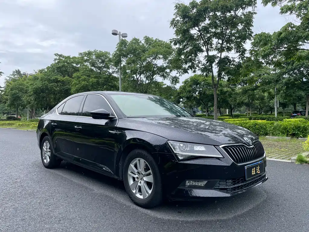 Skoda Superb 2018 — фото 3