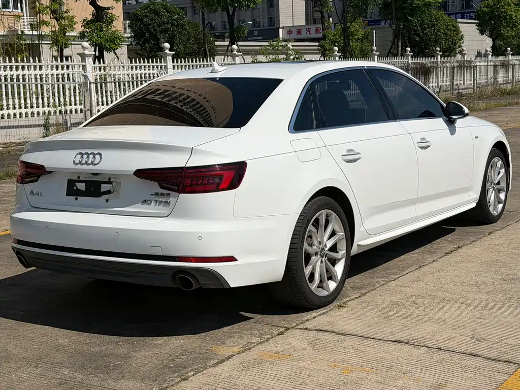 Audi A4L 2019 — фото 5