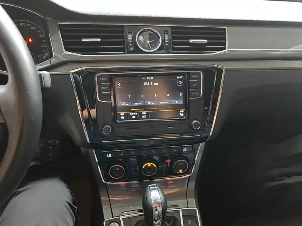 Volkswagen Passat 2018 — фото 13
