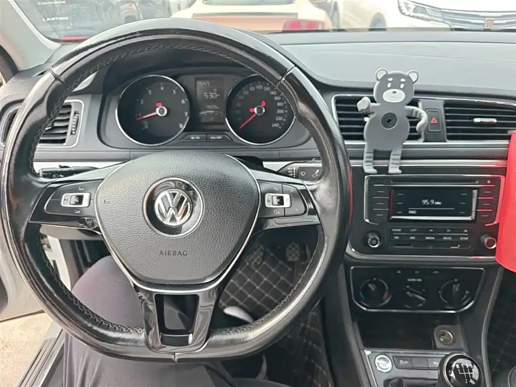 Volkswagen Lavida 2017 — фото 10