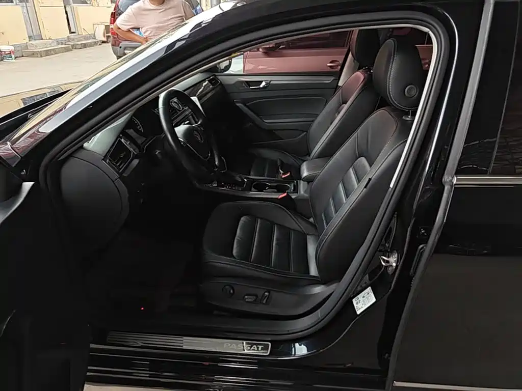 Volkswagen Passat 2018 — фото 16