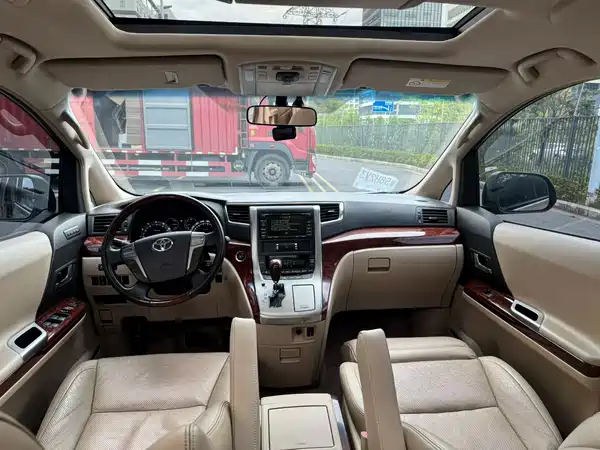 Toyota Alphard 2010