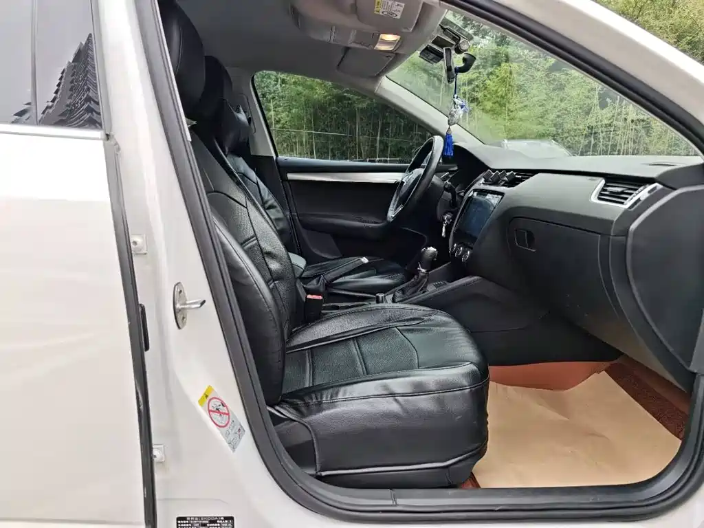 Skoda Octavia 2018 — фото 11