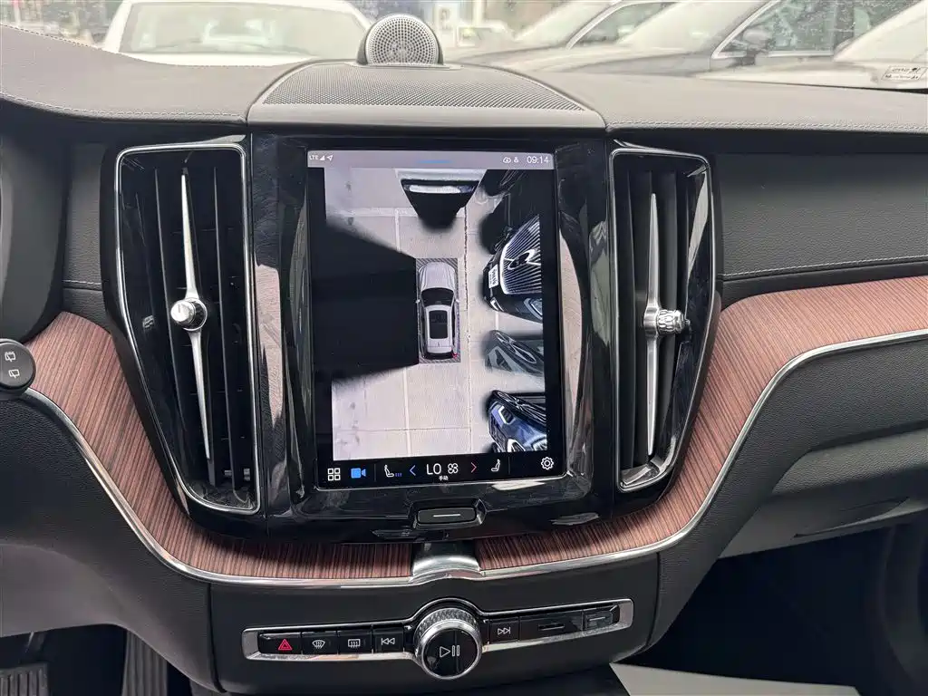 Volvo XC60 PHEV 2024 — фото 9