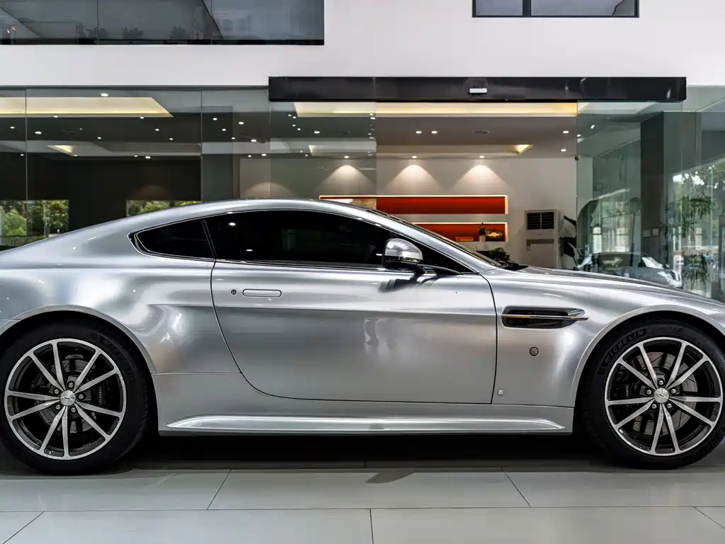 Aston Martin V8 Vantage 2016 — фото 19