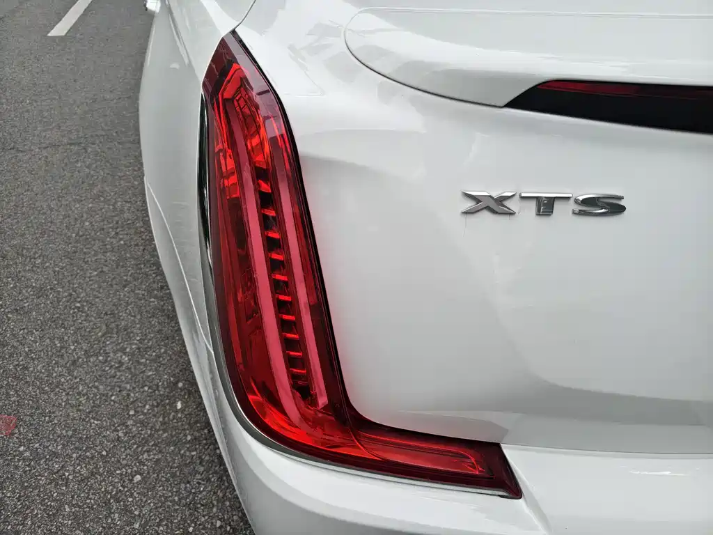Cadillac XTS 2018 — фото 12