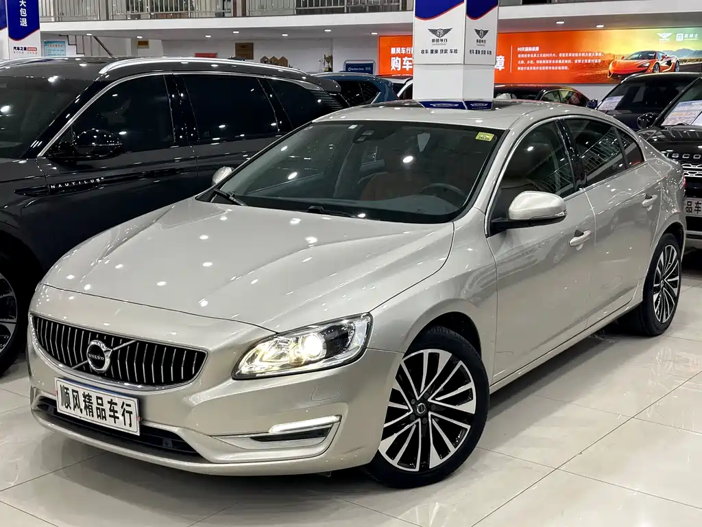 Volvo S60 2018 — фото 30