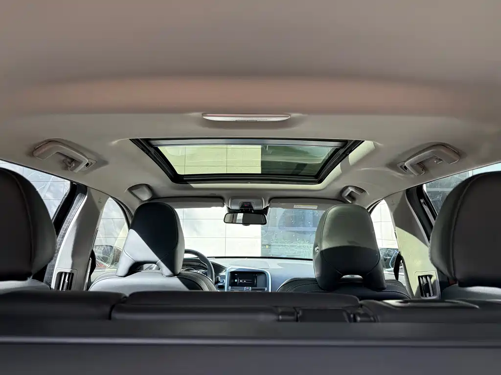 Volvo XC60 2016 — фото 15