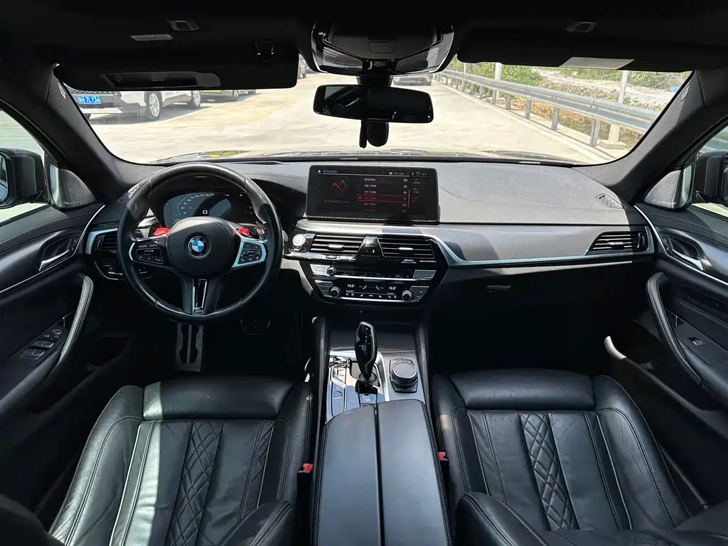BMW 5 Series 2021 — фото 10