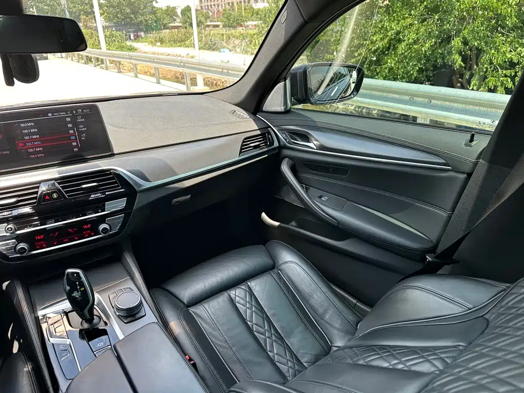 BMW 5 Series 2021 — фото 13