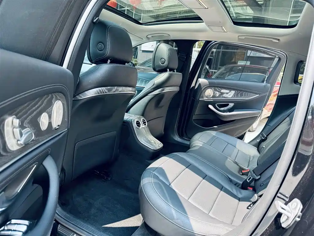 Mercedes-Benz E-Class 2022 — фото 13