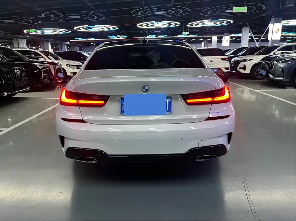 BMW 3 Series 2019 — фото 15