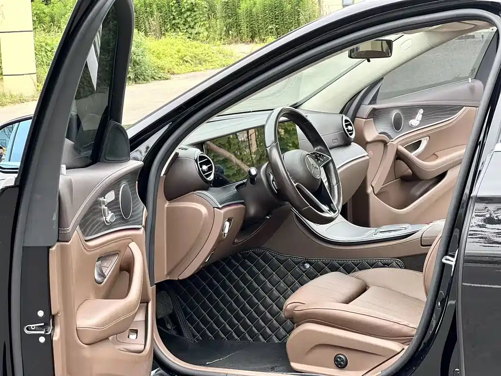 Mercedes-Benz E-Class 2023 — фото 8