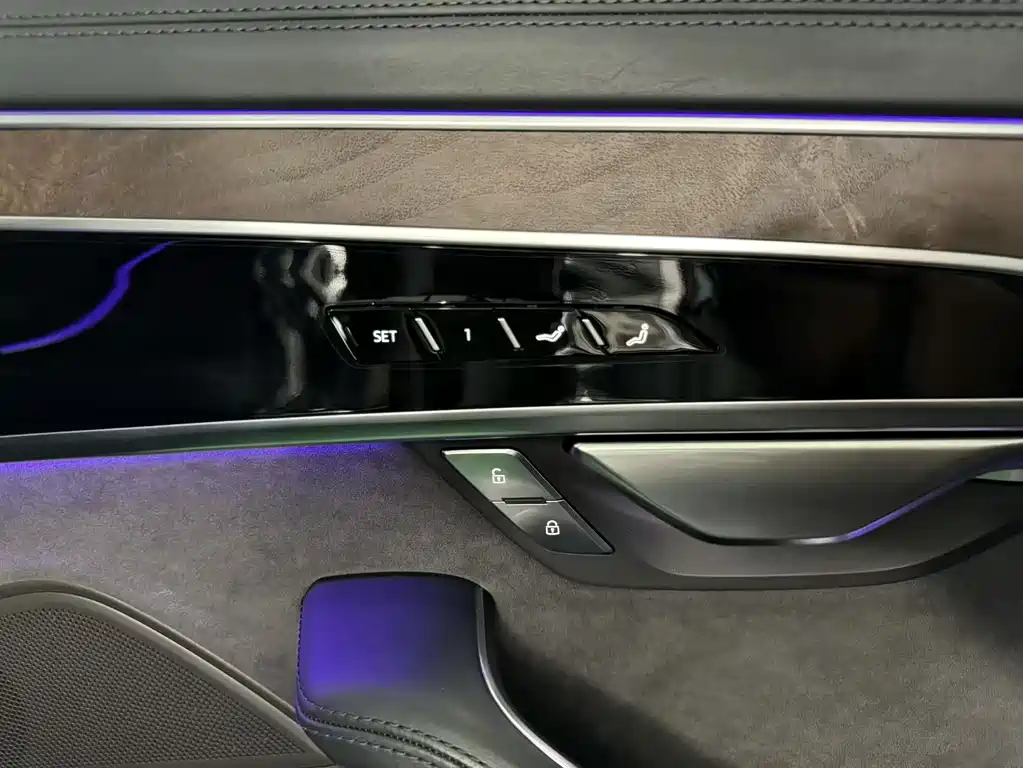 Audi A8 2021 — фото 14
