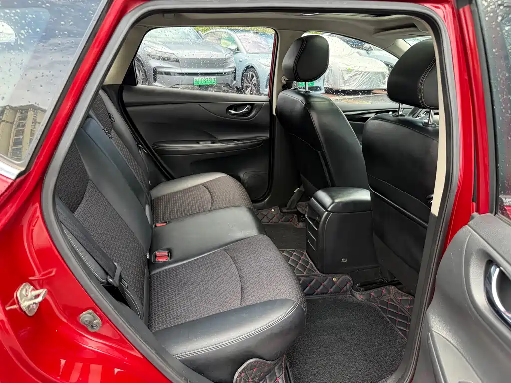Nissan Tiida 2017 — фото 11