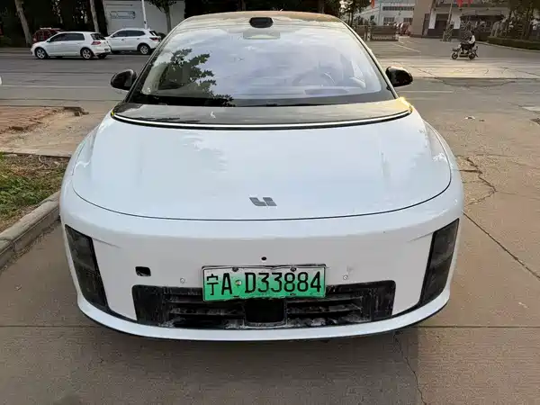 Li Auto i8 2025