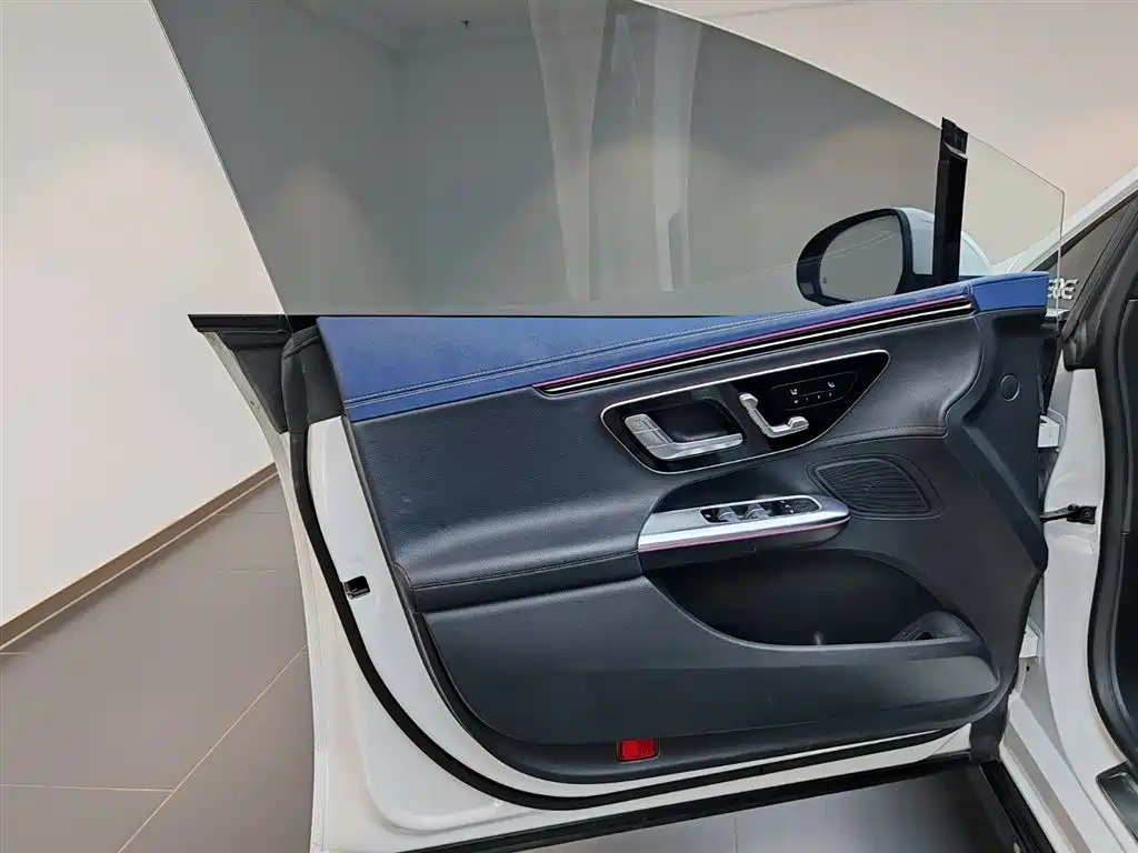 Mercedes-Benz EQE 2023 — фото 11