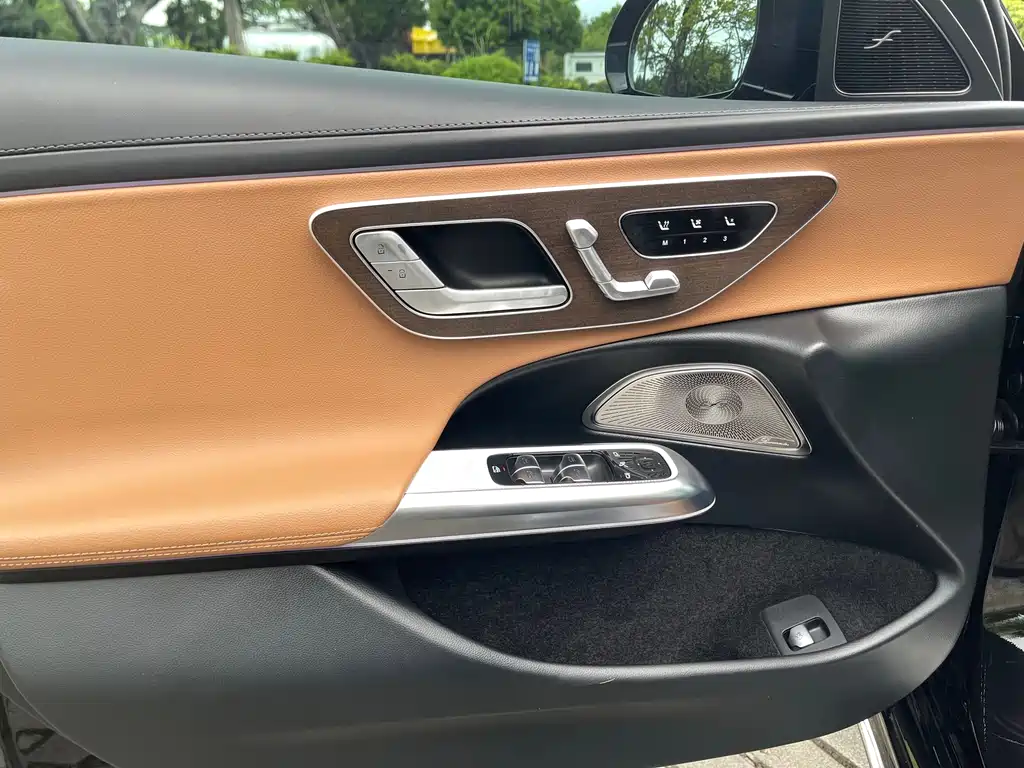 Mercedes-Benz E-Class 2025 — фото 12