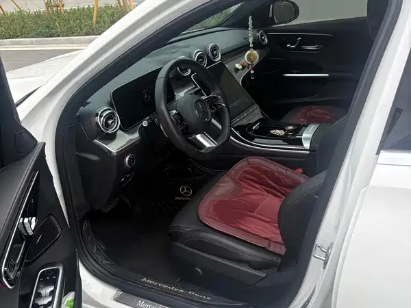 Mercedes-Benz C-Class 2024