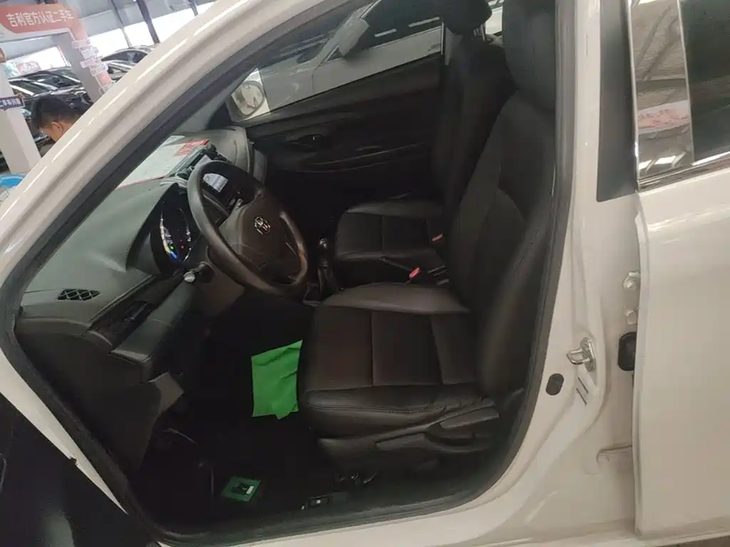 Toyota Vios 2015 — фото 15