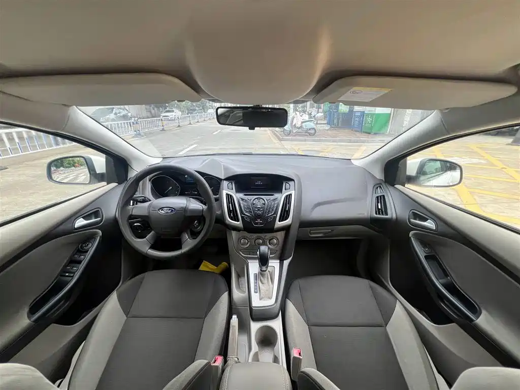 Ford Focus 2013 — фото 11