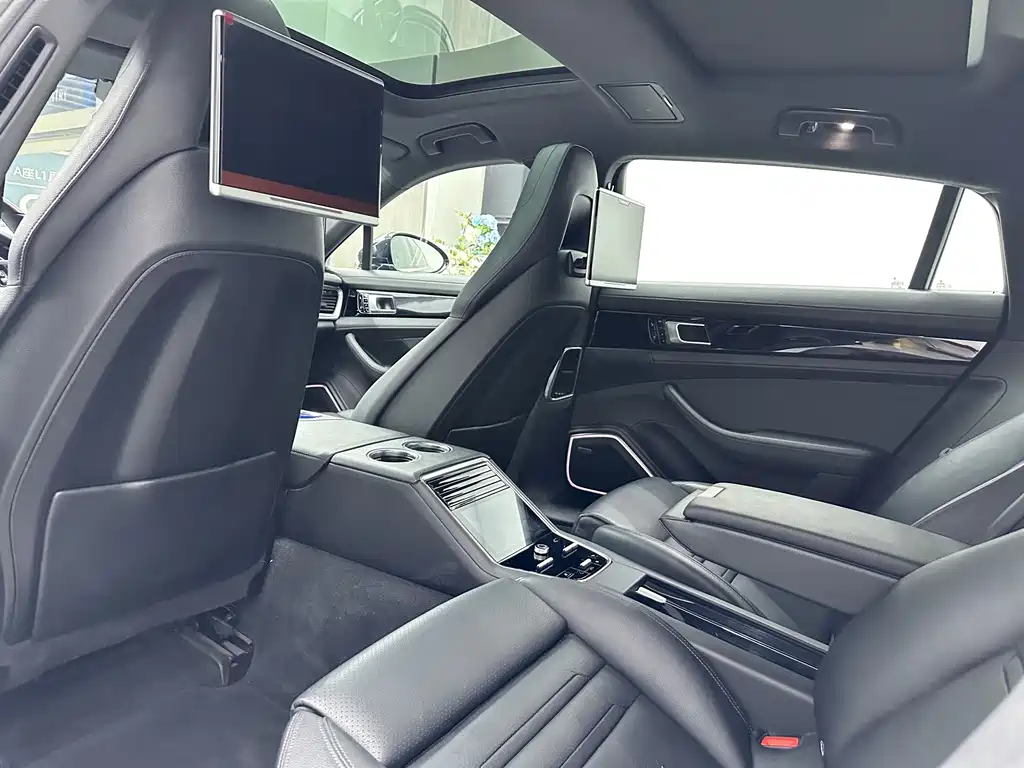 Porsche Panamera 2018 — фото 15