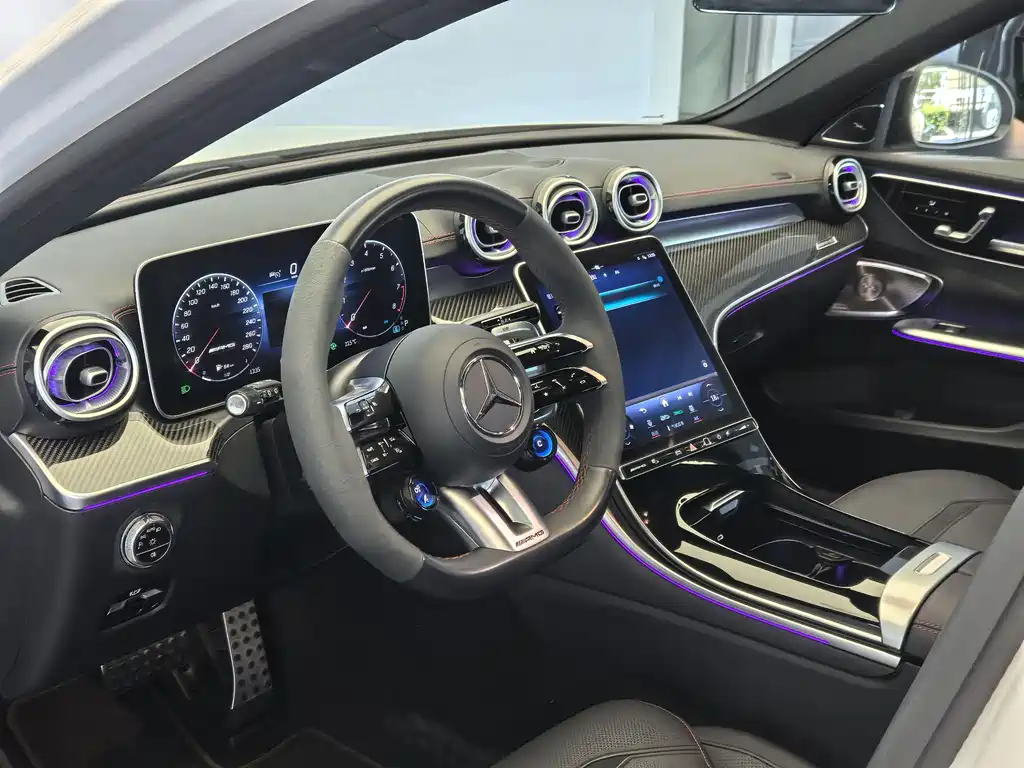 Mercedes-Benz C-Class AMG 2025 — фото 12