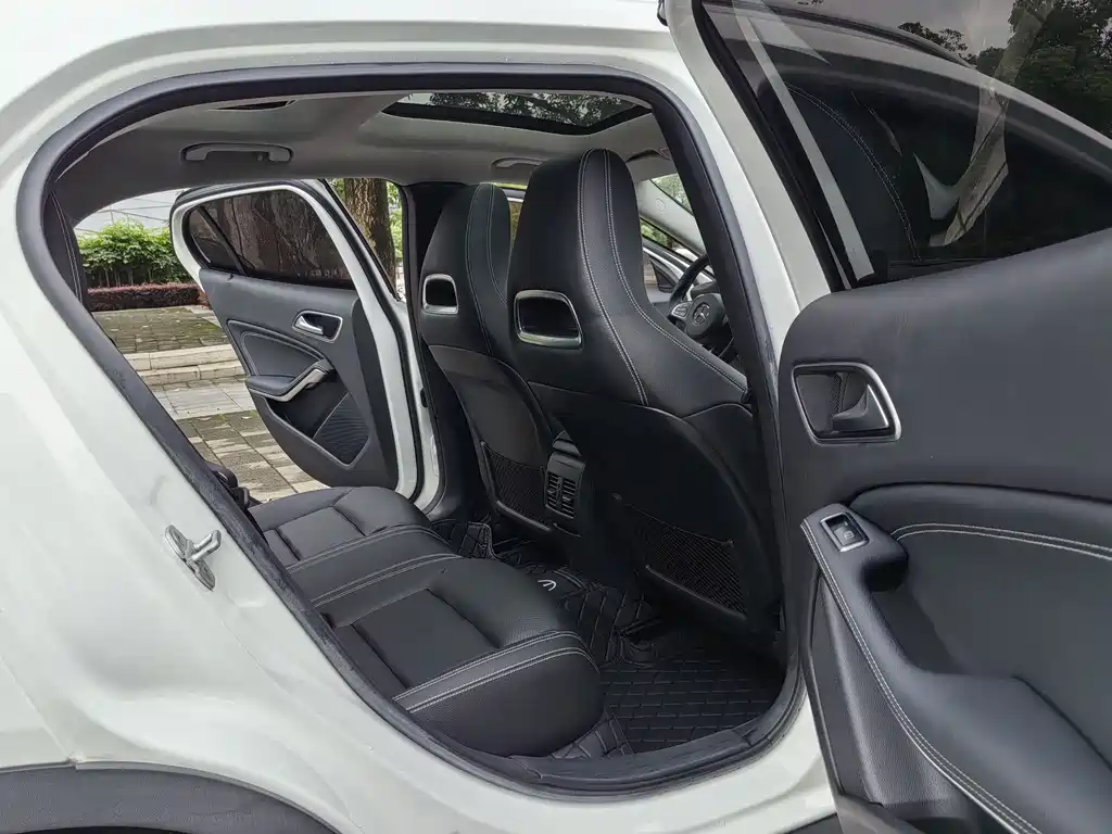 Mercedes-Benz GLA 2018 — фото 15