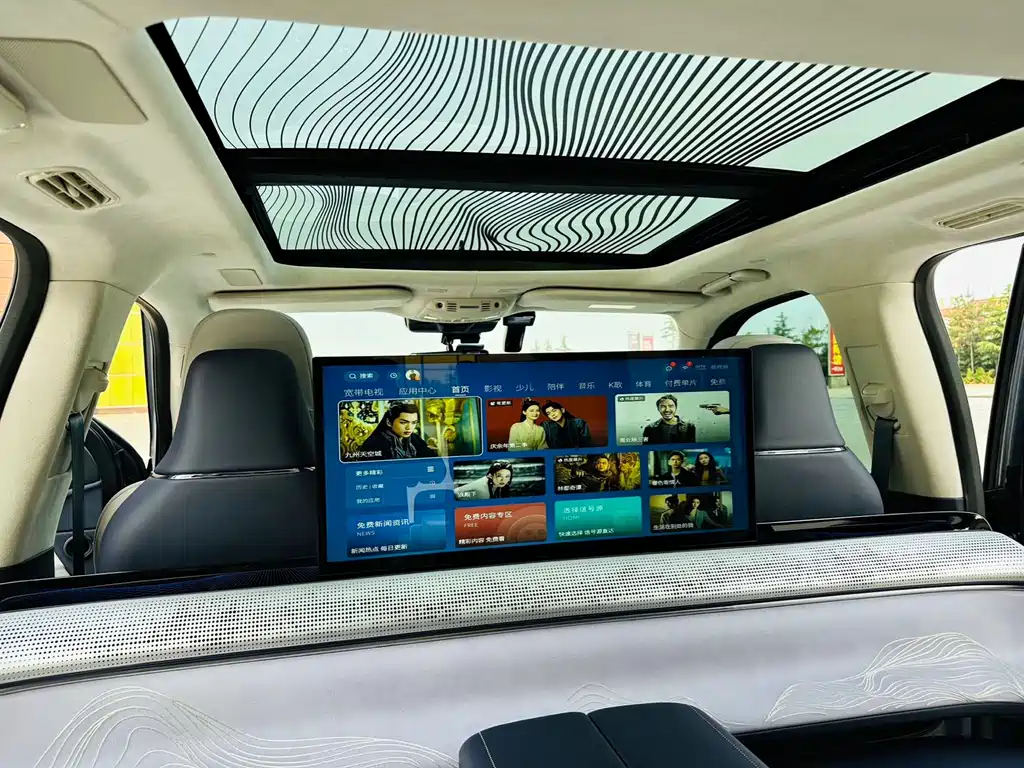 Lincoln Navigator One 2023 — фото 16