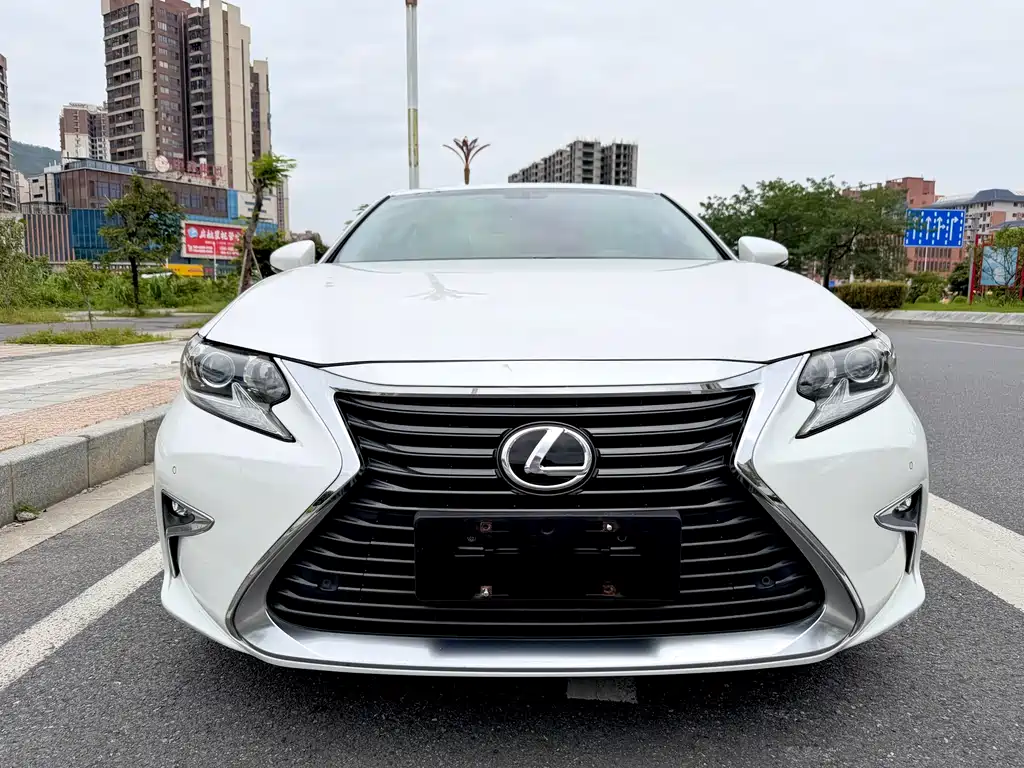 Lexus ES 2015 — фото 2