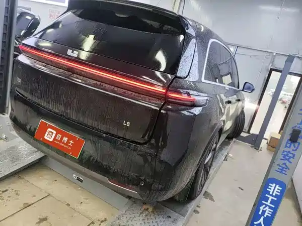 Li Auto L8 2025