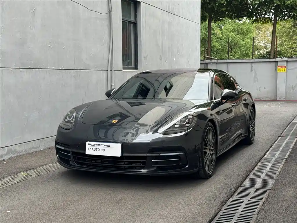 Porsche Panamera 2019 — фото 1