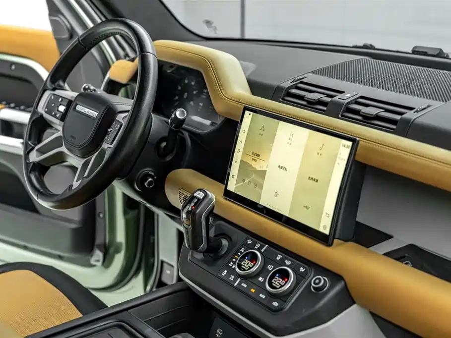 Land Rover Defender 2023 — фото 19