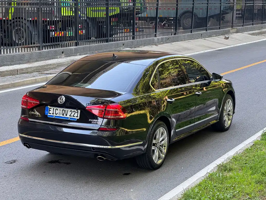 Volkswagen Passat 2018 — фото 13
