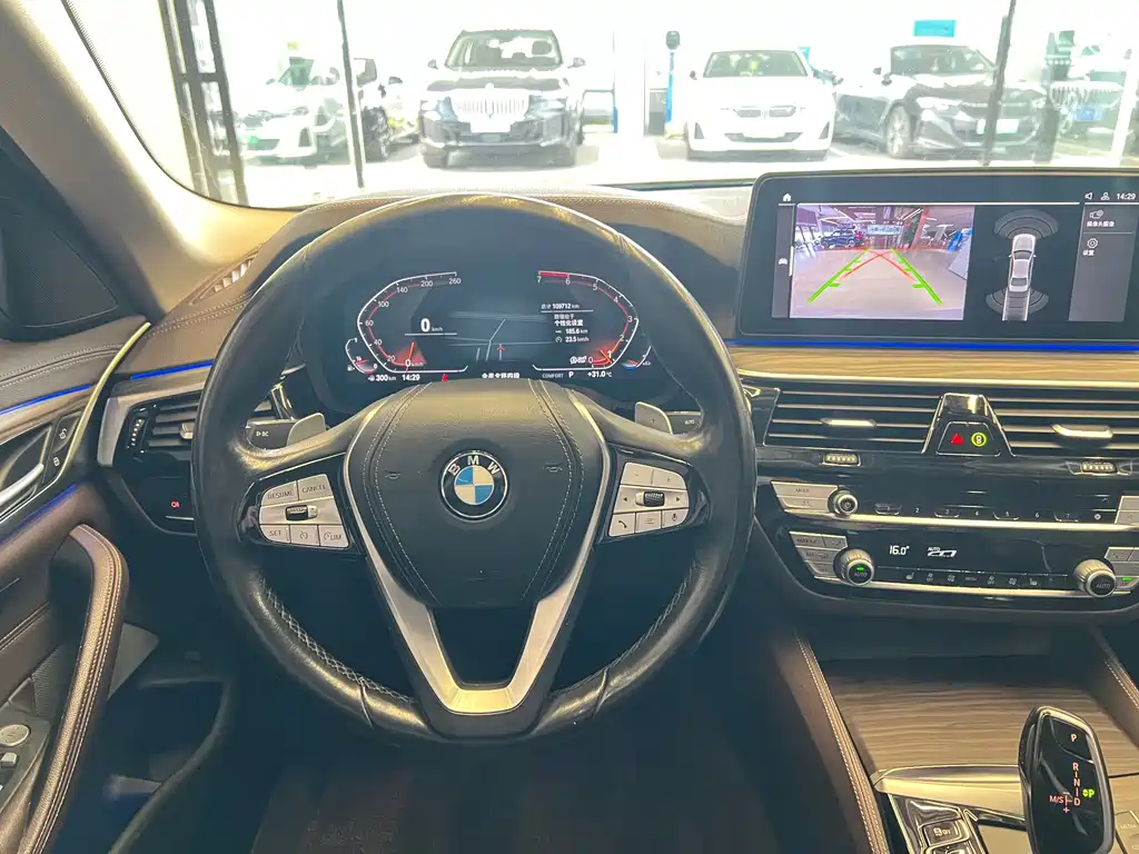 BMW 5 Series 2021 — фото 11