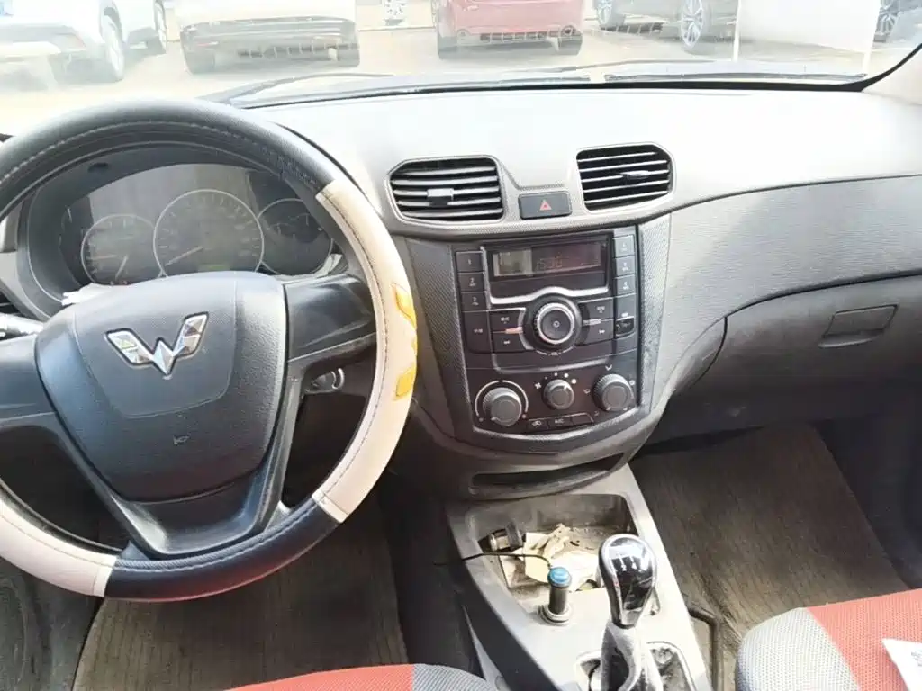 Wuling Hongguang 2015 — фото 14