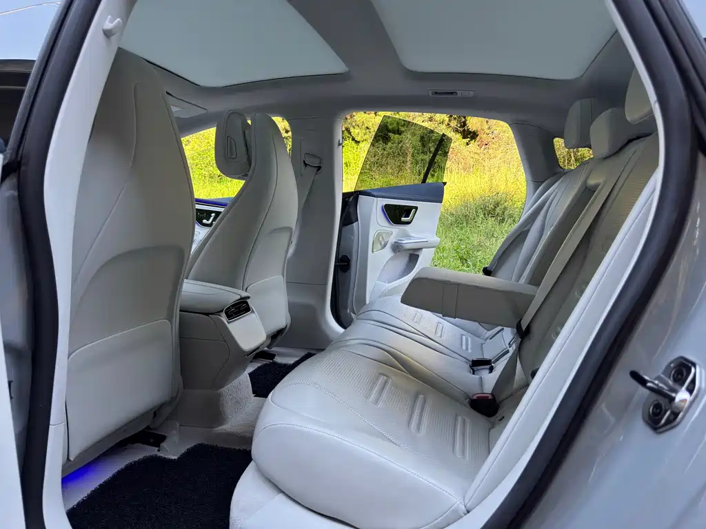 Mercedes-Benz EQE AMG 2023 — фото 10