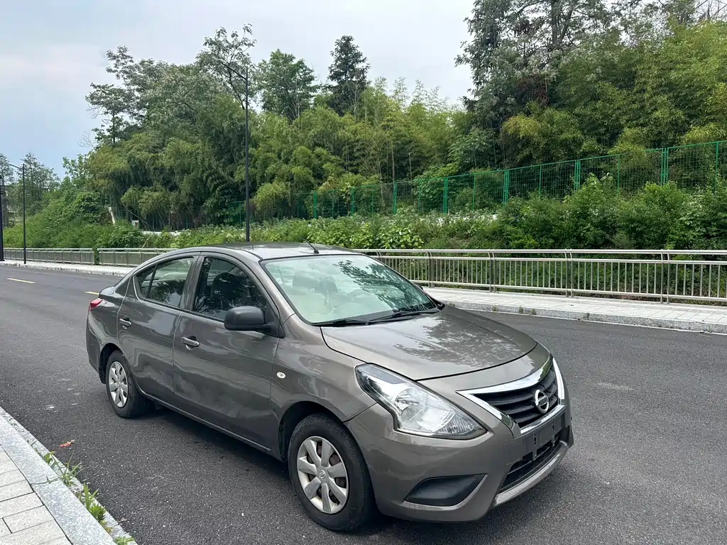 Nissan Sunny 2015 — фото 1