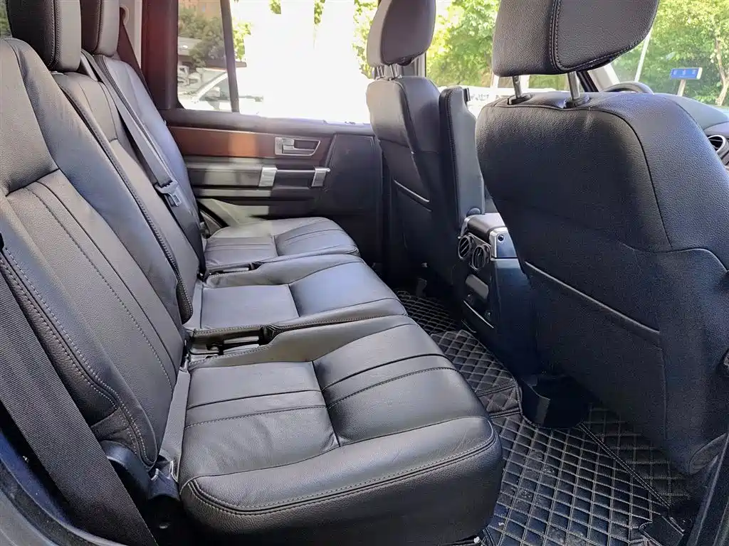 Land Rover Discovery 2016 — фото 11