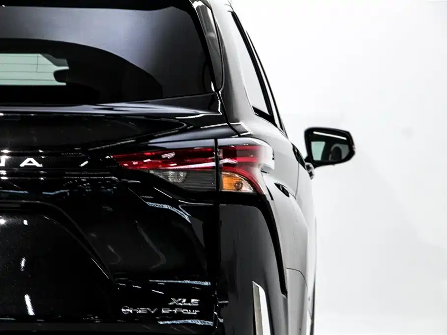 Toyota Sienna — фото 29