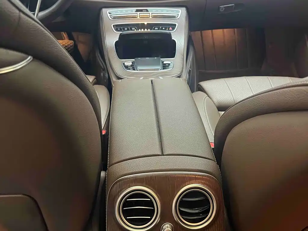 Mercedes-Benz E-Class 2023 — фото 14