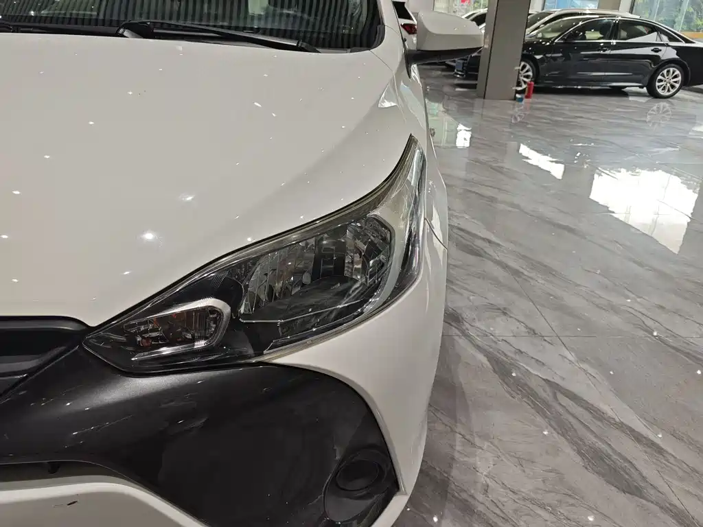 Toyota Yaris L 2019 — фото 8