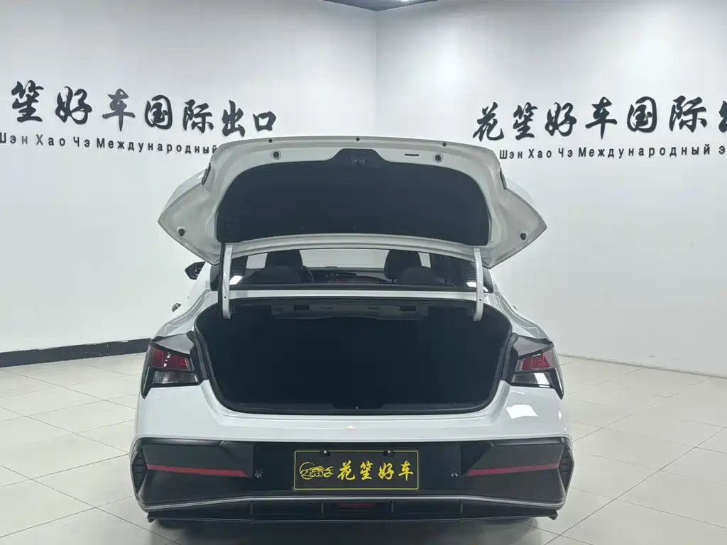 Hyundai Elantra 2023