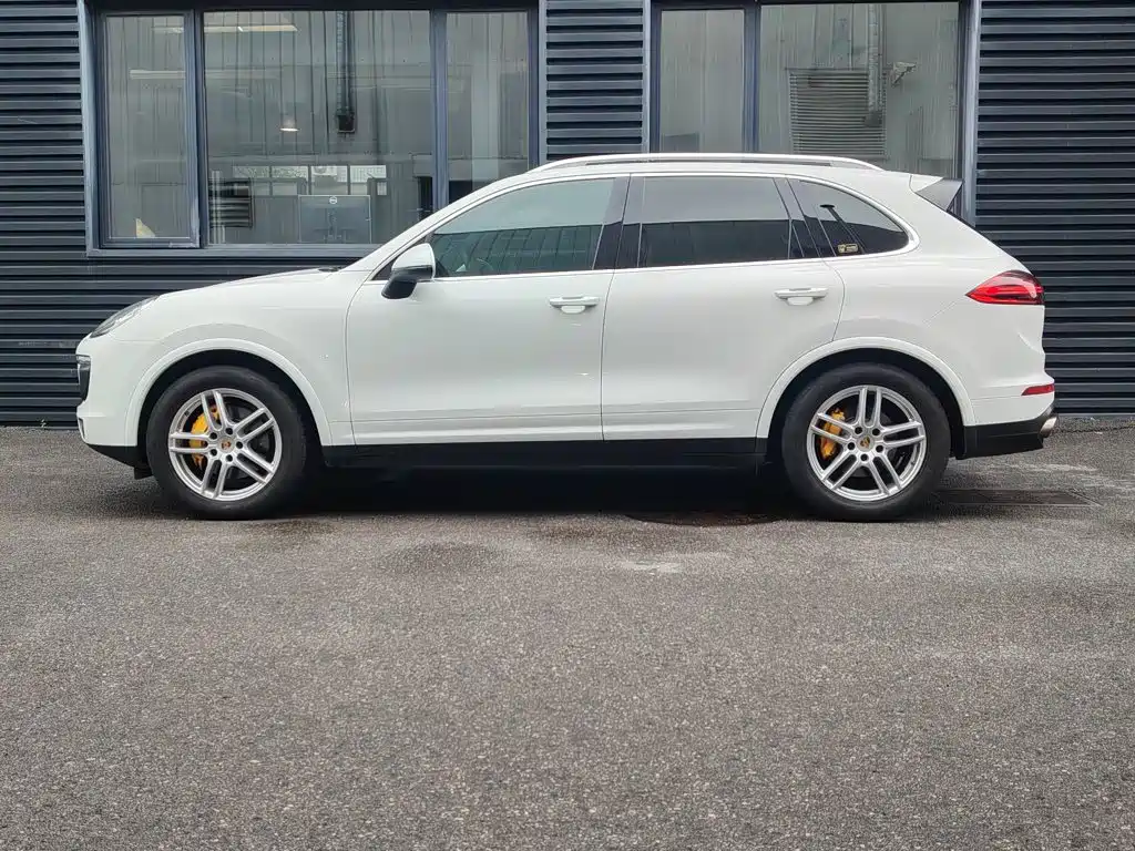 Porsche Cayenne 2017 — фото 13