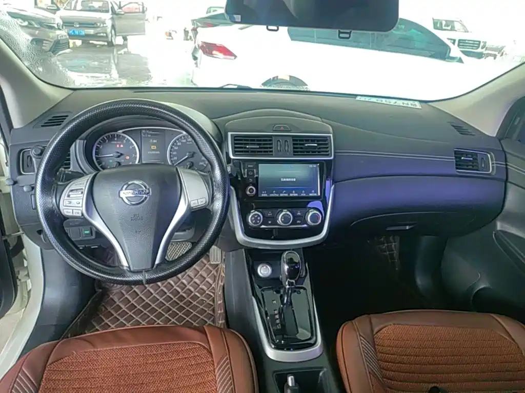 Nissan Tiida 2016 — фото 10