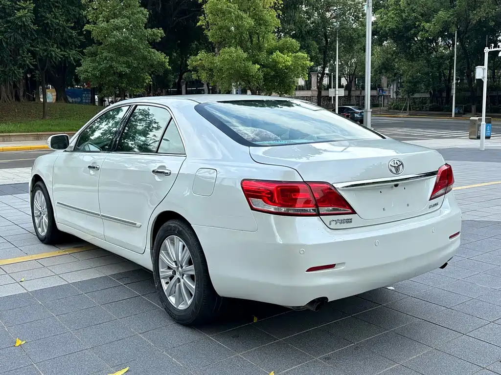 Toyota Camry 2011 — фото 8