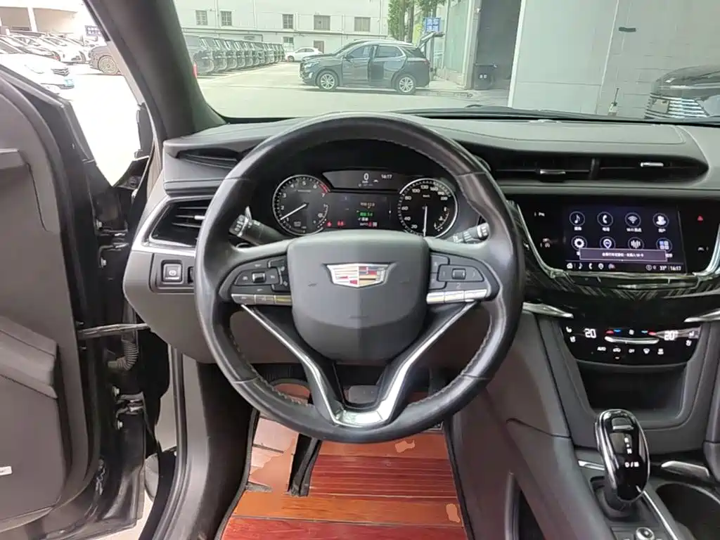 Cadillac XT6 2022 — фото 15